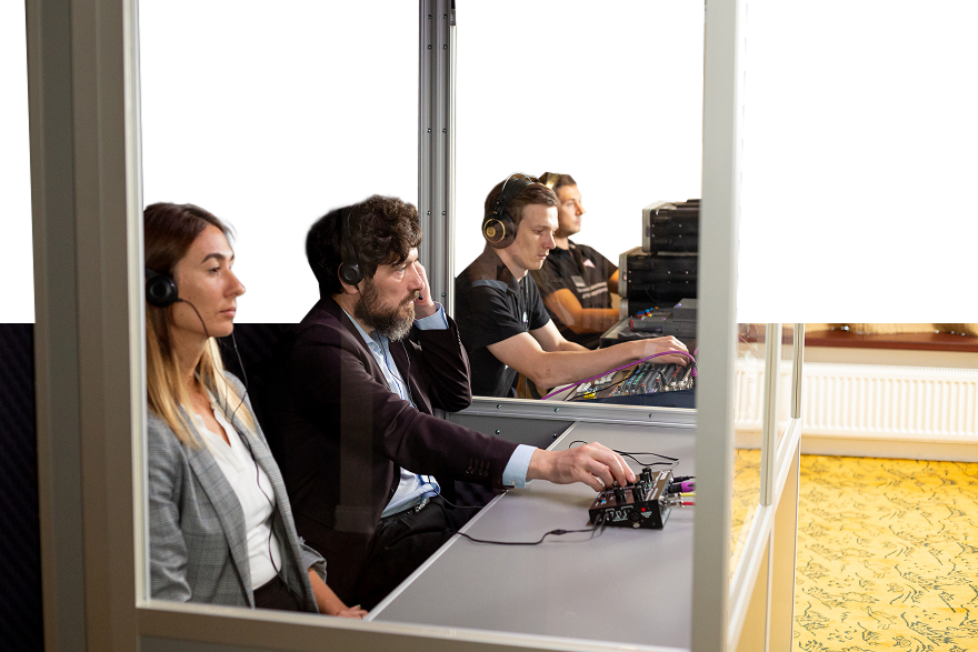 Поступление звука переводчикам