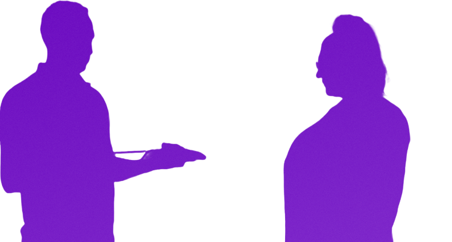 Экскурсанты получают аудиогиды