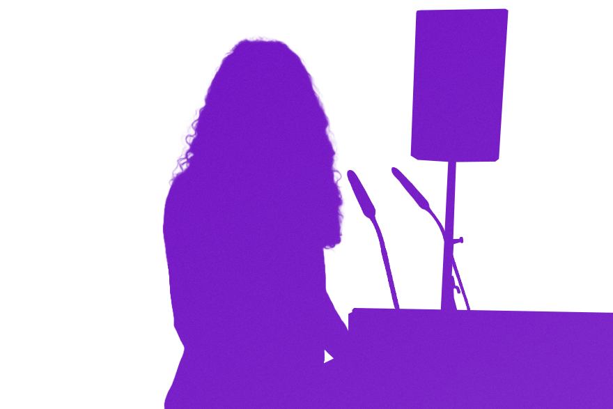 Звукорежиссер внимательно следит за голосом выступающих