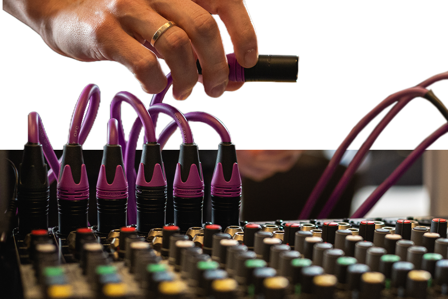 Микшерный пульт звукооператора