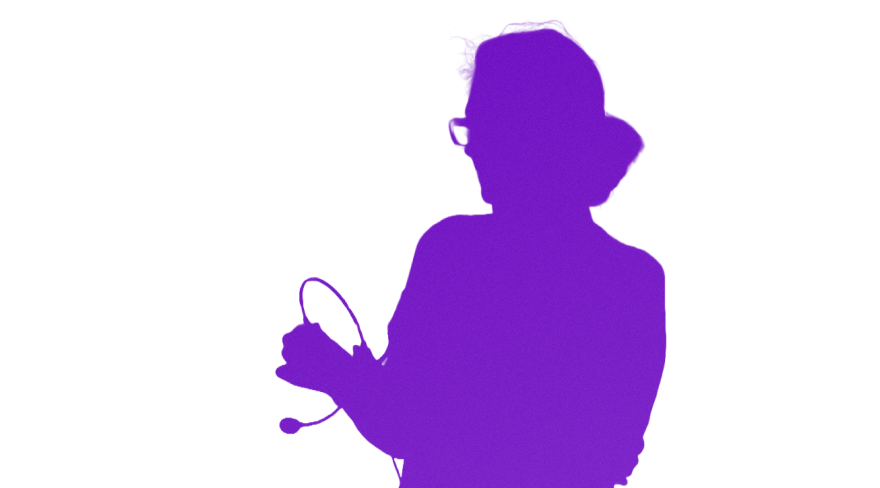 Гид надевает микрофон